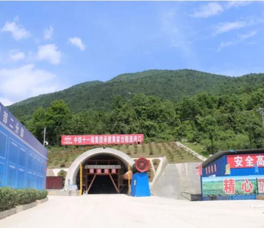 中铁十一黔张常铁路段隧道施工升压器应用